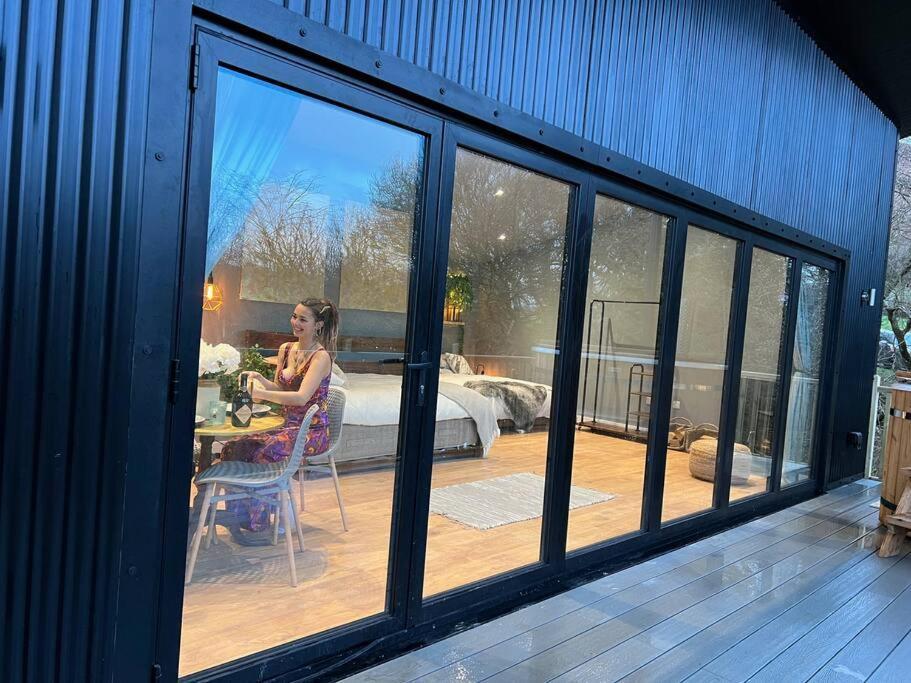 Luxury Lodge In The Treetops Llanbrynmair Exterior foto